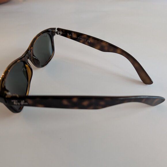 Ray-Ban NWOT New Wayfarer Classic Polished Tortoise Sunglasses - Picture 7 of 8